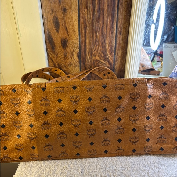 MCM Large Cognac Visetos Tote Shoulder Travel Carry on Tote EUC - Picture 15 of 17